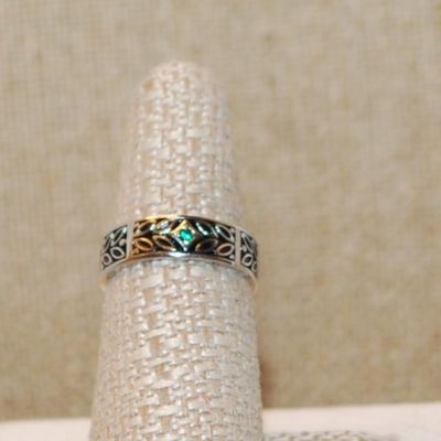 Size 7¼ Half Infinity Graphic Designed "Leaves" Ring on a Silver Tone Band (3.4g)