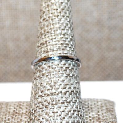 Size 7½ Two-Tone Red HEART Ring with Swirl Accents & Stones on a Silver Tone Band (2.3g)