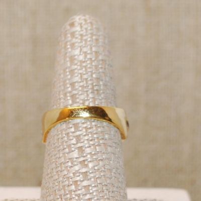 Size 7½ Swirled Chain Link Two-Toned Setting Ring & 2 Lines of Clear Stone Accents on a Gold Tone Band (4.2g)