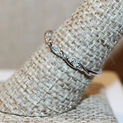 Size 8 Delicate Swirls Intertwined Ring with Clear Stones and Silver Tone Band (1.3g)