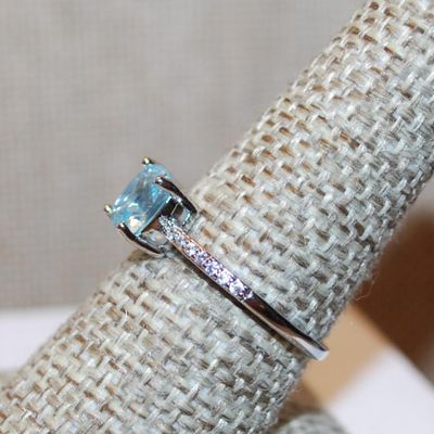 Size 8¼ Transparent Light Blue Stone Asscher Cut Ring 4 Prong with Side Accents on a Silver Tone Band (1.8g)