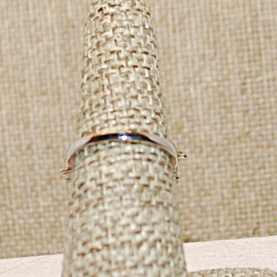 Size 6 Staggered Clear Rectangle & Circle Stones on a Silver Tone Band (2.3g)