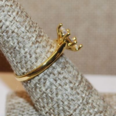 Size 10 Single Clear 6 Prong Marquise Cut Stone Ring on a Gold Band (3.0g)
