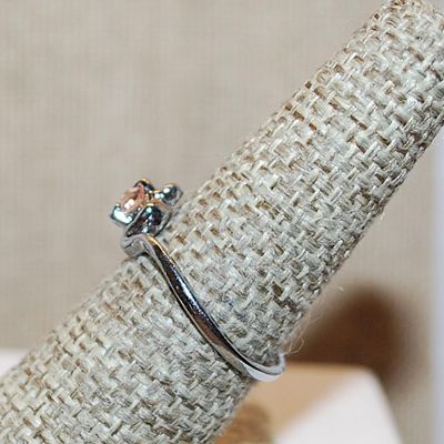 Size 7½ Delicate CHAMPAGNE Colored Round Stone with Side Swirls on a Silver Tone Band (2.0g)