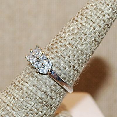 Size 7½ Double Rows Clear Angled Marquise Cut Stones Ring on a Silver Tone OPEN Band (2.8g)