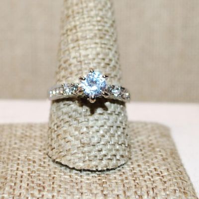 Size 10 Highrise Clear Stone Ring with Very Ornate Setting with a Silver Tone Band (3.8g)