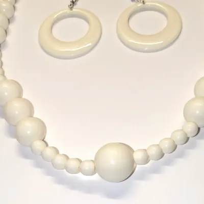 WHITE GLOBES JEWELRY SET with NECKLACE (Stretch 18" L) and MATCHING EARRINGS with Wire Hook Clasp