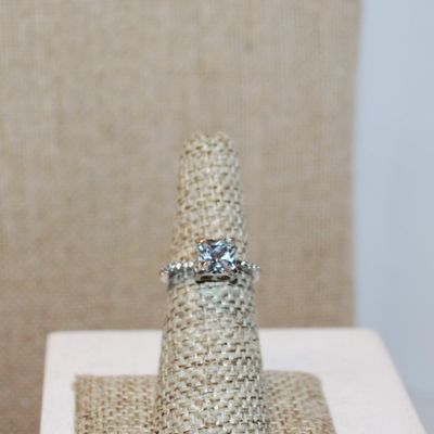 Size 6¼ Large Beveled Clear Stone Nested Ring with Tiny Clear Stone Side Accents on a Silver Tone Band (2.4g)