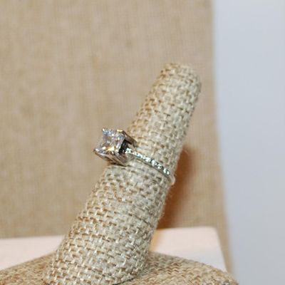 Size 6¼ Large Beveled Clear Stone Nested Ring with Tiny Clear Stone Side Accents on a Silver Tone Band (2.4g)