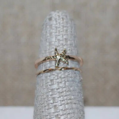 Size 6½ Collection of 2 DELICATE RINGS with Starfish on Gold Tone Bands (2.0g)