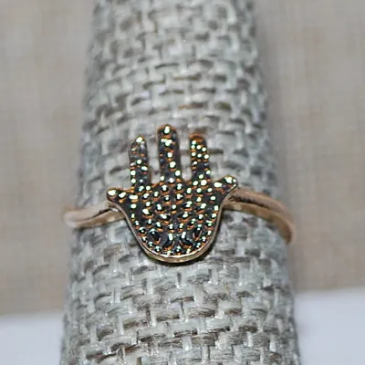 Size 8 Delicate Gold Colored "HAND" RING with Gold Tone Band (1.5g)