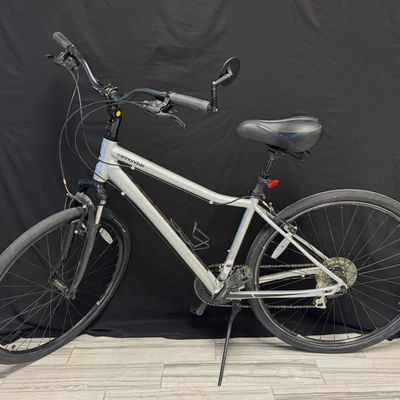 Sale Photo Thumbnail #20: This 8-speed bicycle is constructed of Smart Form C3 alloy. It has Shimano Acera rear derailleur, and Rapidefire Plus shifters. It has a 28-inch frame. Pre-auction estimate: $450-$650. [AG]