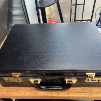 Sale Photo Thumbnail #25: Comes with bible
18X13.5in