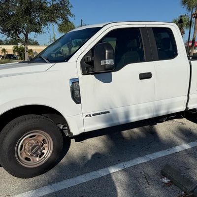 Sale Photo Thumbnail #38: This heavy duty workhorse is powered by the highly sought-after 6.7 liter diesel V8 engine. It has 450 HP with 935 ft-lbs of torque, and a six-speed automatic transmission. It is Oxford white in color. It has a new battery, and is running at the time of c