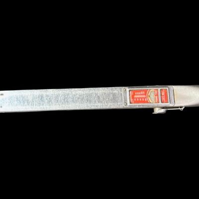 Sale Photo Thumbnail #136: The Snap-On TQFR100A is a 3/8-inch flex-head torque wrench with a range of 20 to 100 ft-lbs. The ratcheting swivel flex-head tilts up to 15 degrees. Not tested. Pre-auction estimate: $100-$200. [CS]