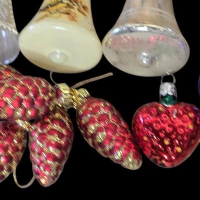 Sale Photo Thumbnail #284:  Lot of Mixed Christmas Ornaments.                           