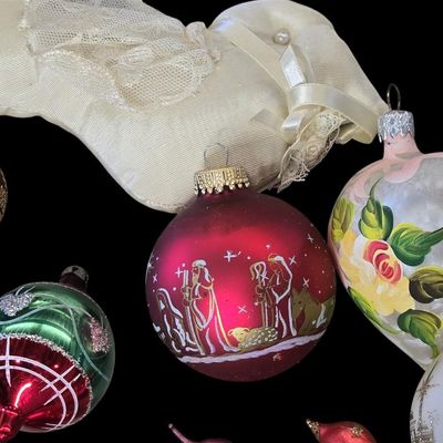 Sale Photo Thumbnail #287:  Lot of Mixed Christmas Ornaments.                           