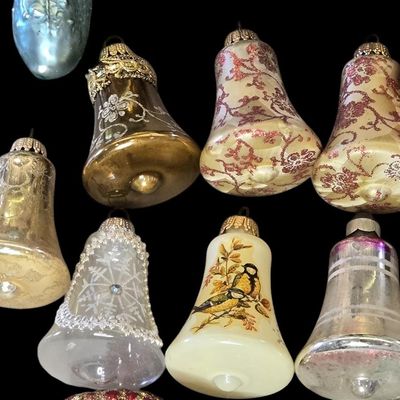 Sale Photo Thumbnail #283:  Lot of Mixed Christmas Ornaments.                           