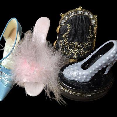 Sale Photo Thumbnail #643:  Large Lot of Just the Right Shoe Miniatures.                           