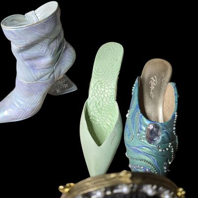 Sale Photo Thumbnail #640:  Large Lot of Just the Right Shoe Miniatures.                           