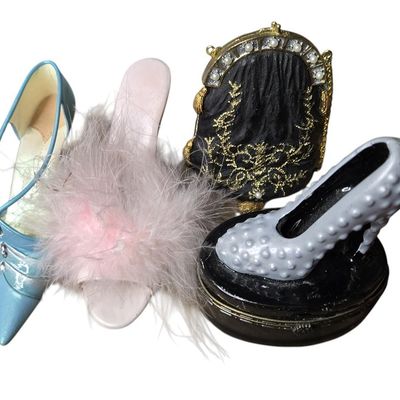 Sale Photo Thumbnail #651:  Large Lot of Just the Right Shoe Miniatures.                           