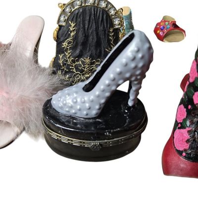 Sale Photo Thumbnail #652:  Large Lot of Just the Right Shoe Miniatures.                           