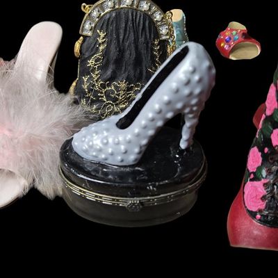 Sale Photo Thumbnail #644:  Large Lot of Just the Right Shoe Miniatures.                           