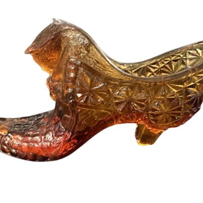 Sale Photo Thumbnail #902:  Amber pressed-glass slipper with cat on the heel. Fenton-style novelty. Check ear for chips.                           