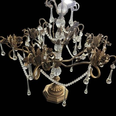 Sale Photo Thumbnail #917: Vintage Hollywood Regency style decorative tabletop centerpiece (epergne style) in an antique gold gilt finish. Features a central fluted glass urn column supporting sweeping scrolled brass arms adorned with dimensional carved brass rose blooms and foliag