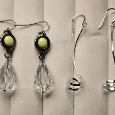 Sale Photo Thumbnail #194: 6 Pairs Of Dangle Pierced Earrings
all unique, pierced backs w/stops
pix detail.....ready to resell !!!!!!!
