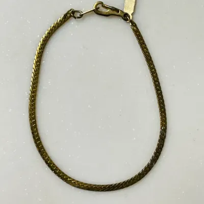 Sale Photo Thumbnail #88: Add a touch of classic shine with this 14K Gold Filled twisted herringbone chain bracelet finished with a secure lobster clasp.

Stamped 14K GF
7”
3.0 grams tw
bracelet will be cleaned and toned to luster