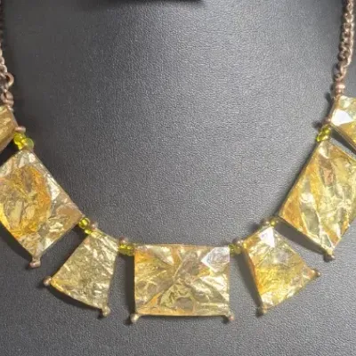Sale Photo Thumbnail #207: Gold Tone Woman Abstract Green Foil Art Fashion Bib Necklace Jewel

Approx; 19 in.,.....excellent shape, no damage or cracks
