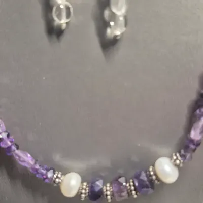 Sale Photo Thumbnail #100: Stunning Lilac set Necklace / Bracelet / Earring
Necklace is 12" with toggle fastner
> bracket has lilac clear beads w/ faux pearls and metal spacers
> pierced earrings are clear beads dangle