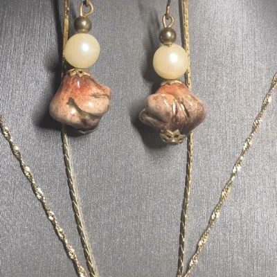 Sale Photo Thumbnail #19: Natural Agate / Rhodite Pendant on 14k ITALY gold chain & Earrings + Bracelet
The image shows a natural agate gemstone pendant with a smooth, polished surface and a banded pink or reddish stripe
.< Necklace is 14K marked Italy. 18" long full length w/ lob