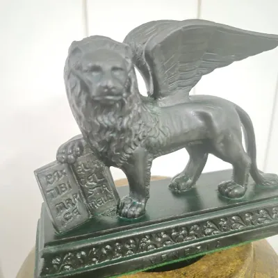 Sale Photo Thumbnail #7: Vintage neoclassical spelt sculpture of the winged lion of Saint Mark
vintage patinated  statue depicting the winged lion of Saint Mark, the the emblem of Venice, Italy.
The statue is likely a grand tour souvenir, very popular in the 19th and early 20th c