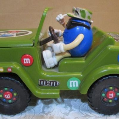 Sale Photo Thumbnail #225: Has engine noises and headlights flash, dispenser part not tested, Takes 2 AAA batteries not included, See pictures