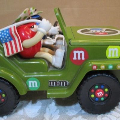 Sale Photo Thumbnail #227: Has engine noises and headlights flash, dispenser part not tested, Takes 2 AAA batteries not included, See pictures