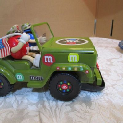 Sale Photo Thumbnail #228: Has engine noises and headlights flash, dispenser part not tested, Takes 2 AAA batteries not included, See pictures
