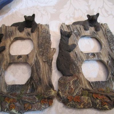Sale Photo Thumbnail #344: 2 bear plug covers (one bear is missing an ear), 1 bear 2-switch cover, 1 Papa bear reading to baby bears figurine, bear clock (needs element replacement - element unscrews)