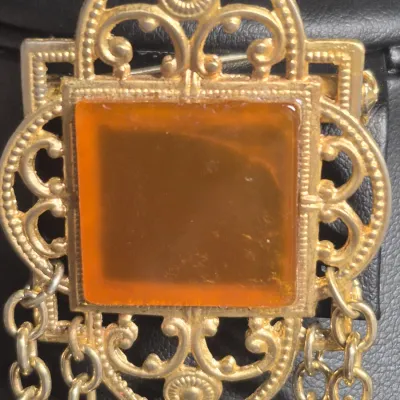 Sale Photo Thumbnail #99: Vintage Gold tone Dangle fancy square shape Brooch
size: 4.5 x 1.5"
pin perfect, no chain mold