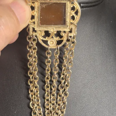 Sale Photo Thumbnail #100: Vintage Gold tone Dangle fancy square shape Brooch
size: 4.5 x 1.5"
pin perfect, no chain mold