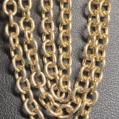Sale Photo Thumbnail #101: Vintage Gold tone Dangle fancy square shape Brooch
size: 4.5 x 1.5"
pin perfect, no chain mold