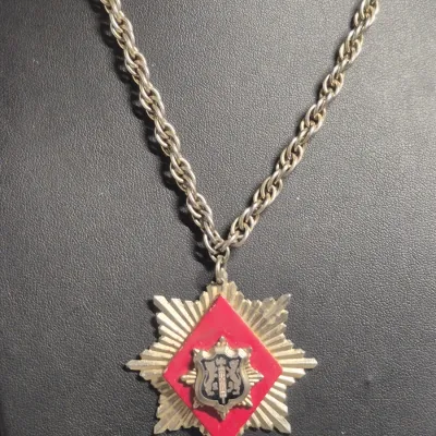 Sale Photo Thumbnail #149: Old Knights Templar Medal Masons Masonic Odd Fellows Vintage Emblem Medallion
Medal is in good used shape.

Is 2" tall and 1 ¾" wide.

Has loop up top for attaching. 

No maker's ID that I can find.
Chain length is 14" total

Assume it's templar, could b
