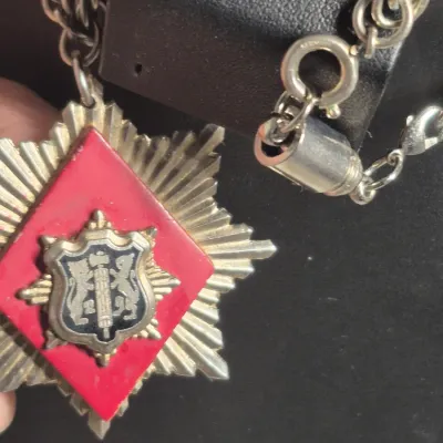 Sale Photo Thumbnail #153: Old Knights Templar Medal Masons Masonic Odd Fellows Vintage Emblem Medallion
Medal is in good used shape.

Is 2" tall and 1 ¾" wide.

Has loop up top for attaching. 

No maker's ID that I can find.
Chain length is 14" total

Assume it's templar, could b