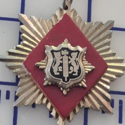 Sale Photo Thumbnail #151: Old Knights Templar Medal Masons Masonic Odd Fellows Vintage Emblem Medallion
Medal is in good used shape.

Is 2" tall and 1 ¾" wide.

Has loop up top for attaching. 

No maker's ID that I can find.
Chain length is 14" total

Assume it's templar, could b