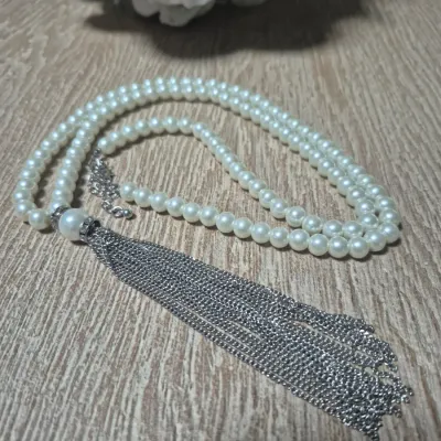 Sale Photo Thumbnail #188: Vintage flapper style pearl necklace w/ tassel & Pearl Earrings
> Necklace is flapper style with silver chain tassle
> length is single closed at 20"....w/ lobster closure
> Earrings are dangle pearl tied pierced loop
