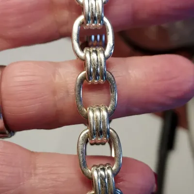 Sale Photo Thumbnail #228: This Chaps bracelet features a sleek and stylish link chain design with a toggle closure. The bracelet is made of metal material with a silvertone finish, and is signed by the brand. With a length of 7.7 inches, this bracelet is suitable for any occasion 