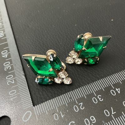 Vintage Emerald Green Rhinestone Screw Back Earrings