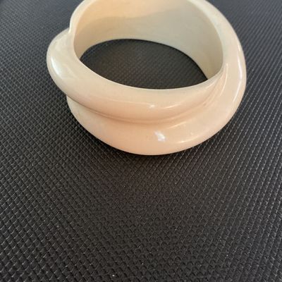 Vintage Off-White Resin Wave Bangle Bracelet