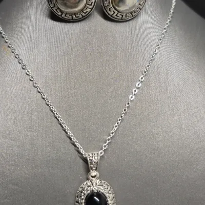 Vintage black cabuchon Pendant & Earrings match